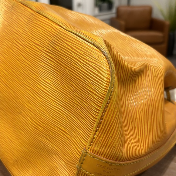 Louis Vuitton Epi Bucket Bag~GUC~Preloved - Picture 10 of 16